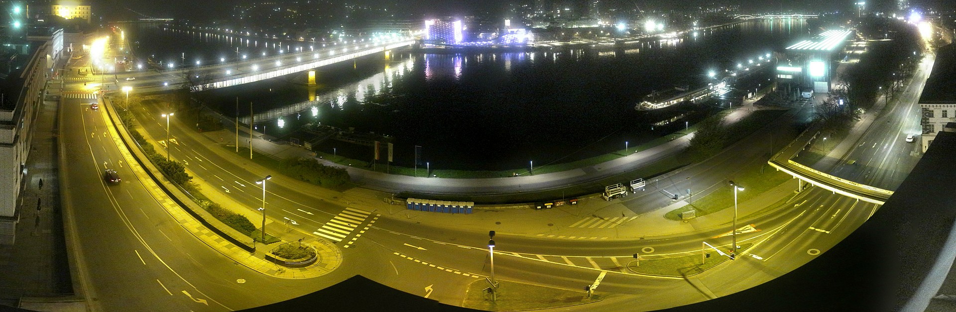 Archiv Foto Webcam Linz: Donaulände und Nibelungenbrücke