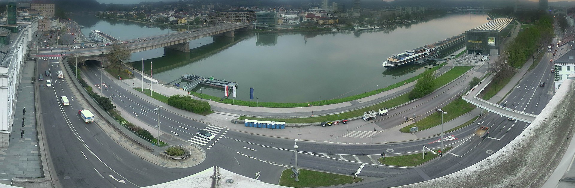 Archiv Foto Webcam Linz: Donaulände und Nibelungenbrücke