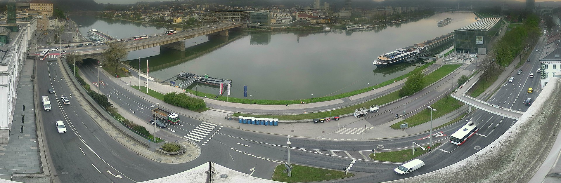 Archiv Foto Webcam Linz: Donaulände und Nibelungenbrücke