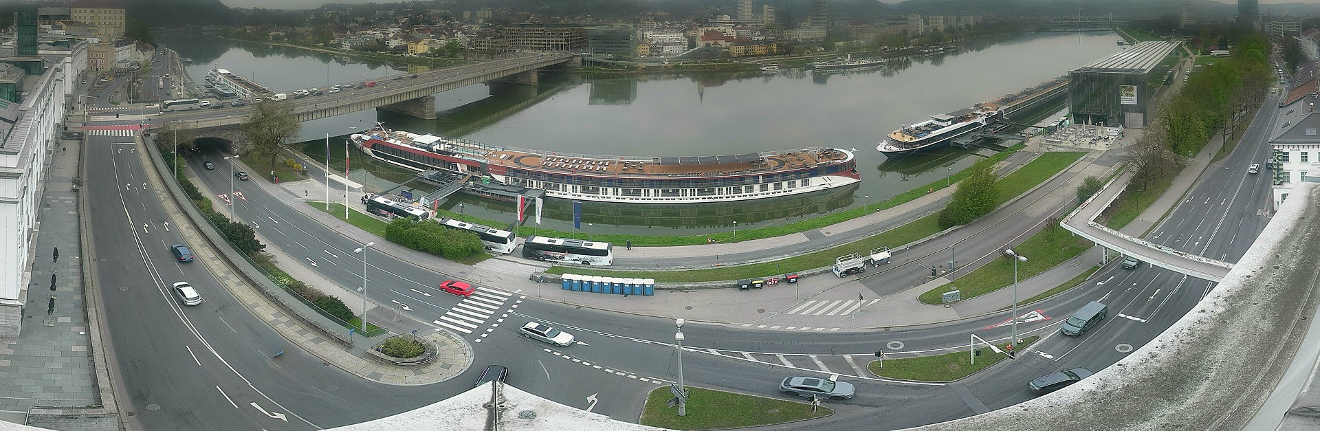 Archiv Foto Webcam Linz: Donaulände und Nibelungenbrücke