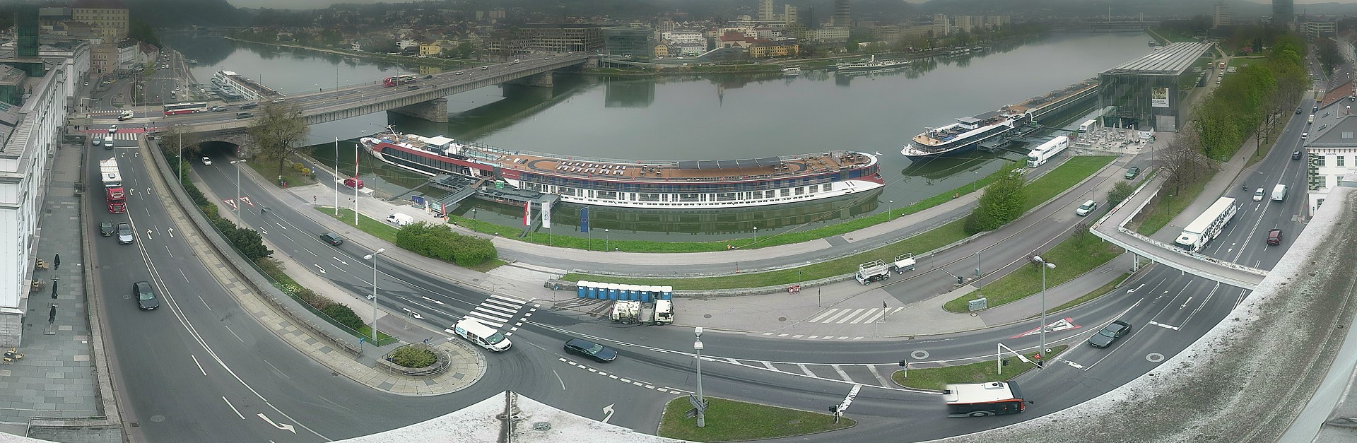 Archiv Foto Webcam Linz: Donaulände und Nibelungenbrücke