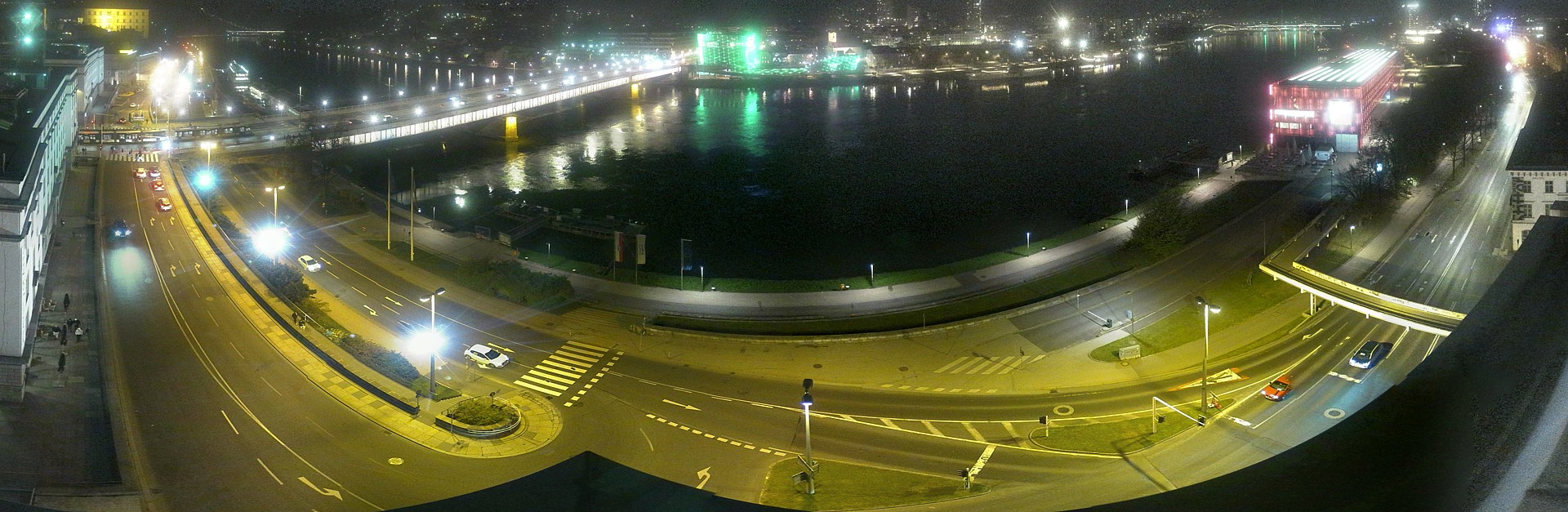 Archived image Webcam Linz: Generali building at the Danube