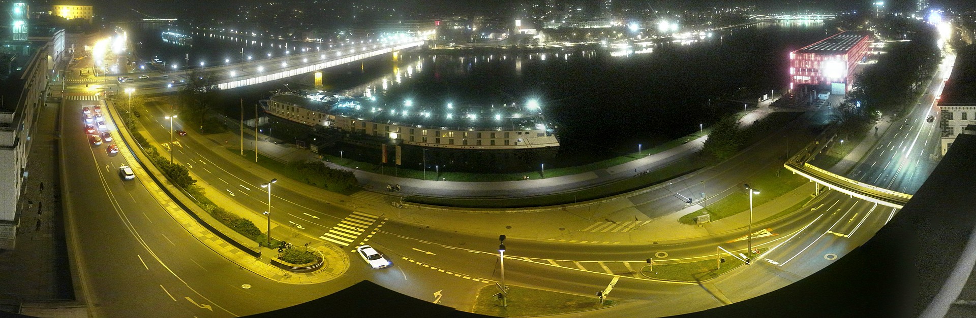 Archiv Foto Webcam Linz: Donaulände und Nibelungenbrücke