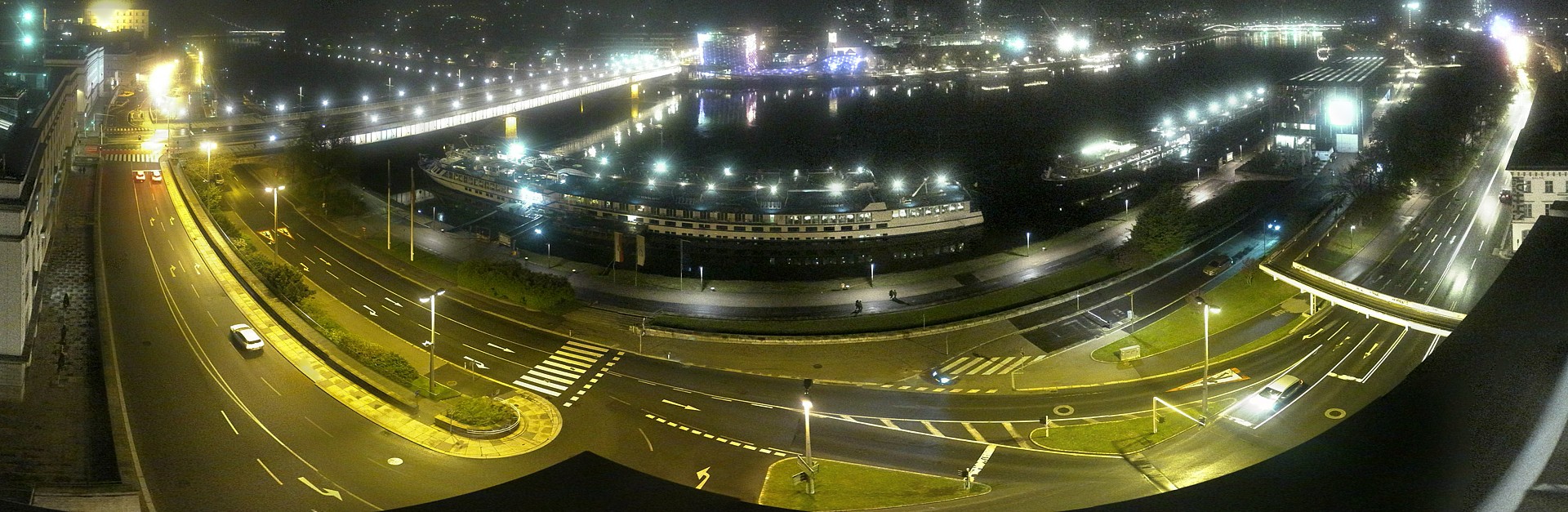 Archiv Foto Webcam Linz: Donaulände und Nibelungenbrücke