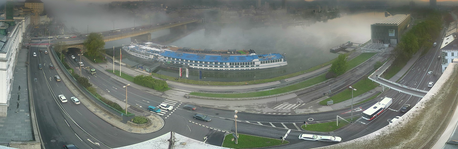 Archiv Foto Webcam Linz: Donaulände und Nibelungenbrücke