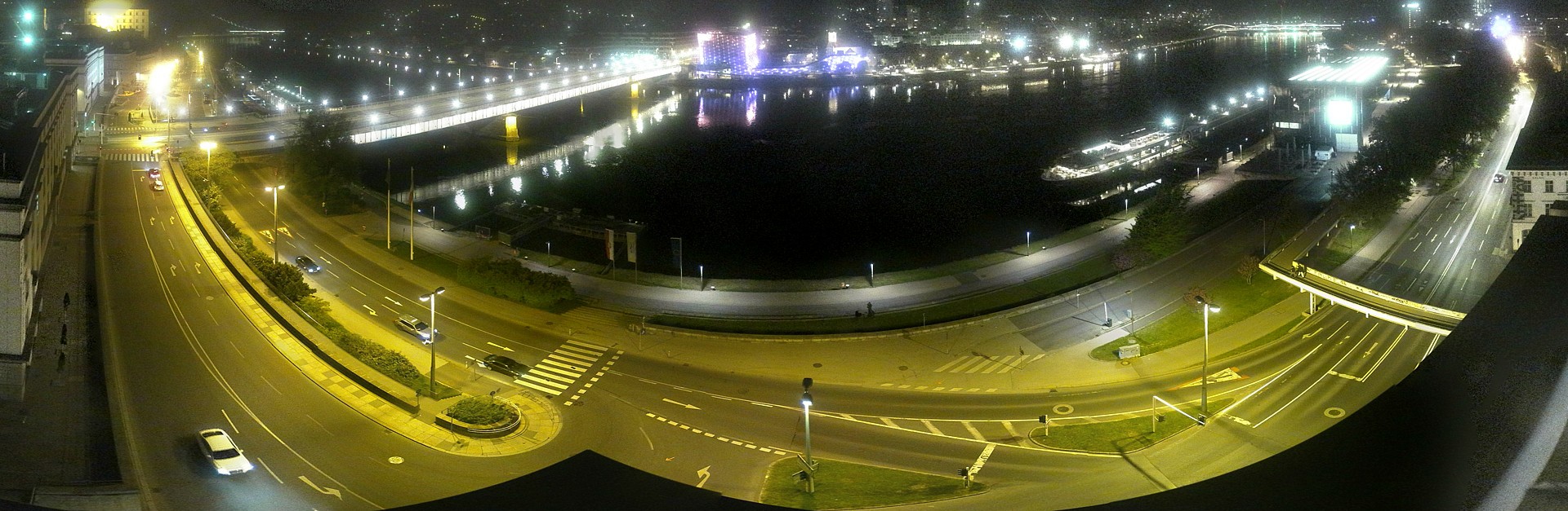 Archiv Foto Webcam Linz: Donaulände und Nibelungenbrücke