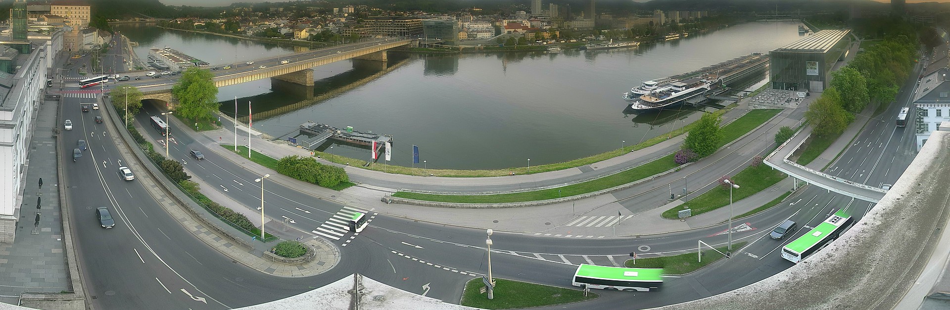 Archiv Foto Webcam Linz: Donaulände und Nibelungenbrücke
