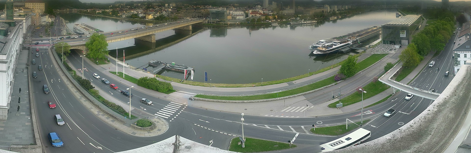 Archiv Foto Webcam Linz: Donaulände und Nibelungenbrücke