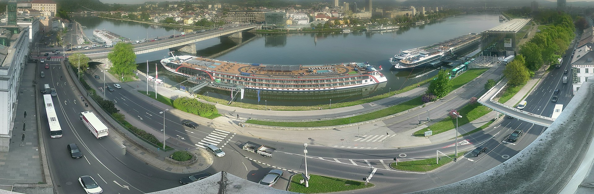 Archiv Foto Webcam Linz: Donaulände und Nibelungenbrücke