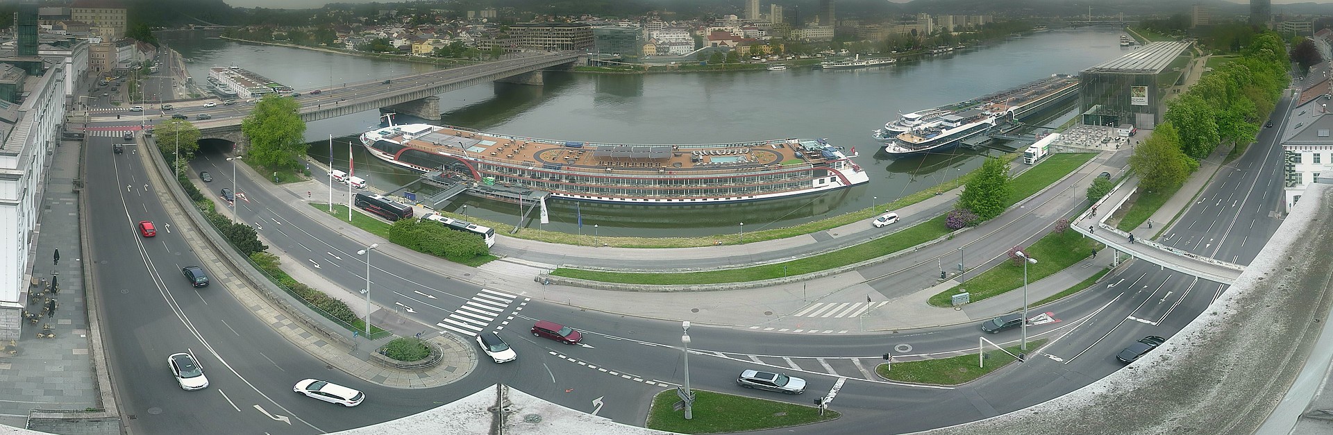 Archiv Foto Webcam Linz: Donaulände und Nibelungenbrücke