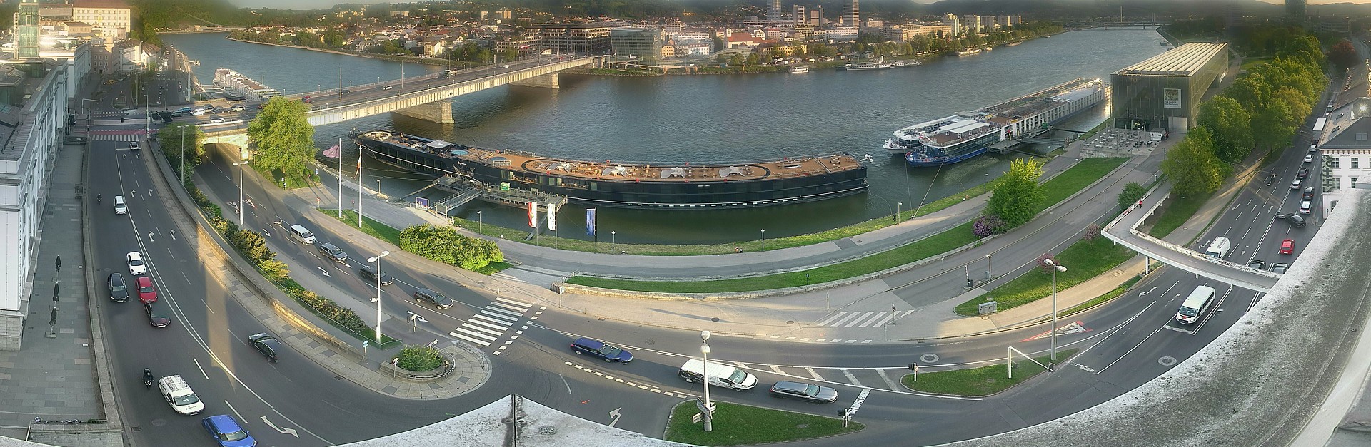 Archiv Foto Webcam Linz: Donaulände und Nibelungenbrücke