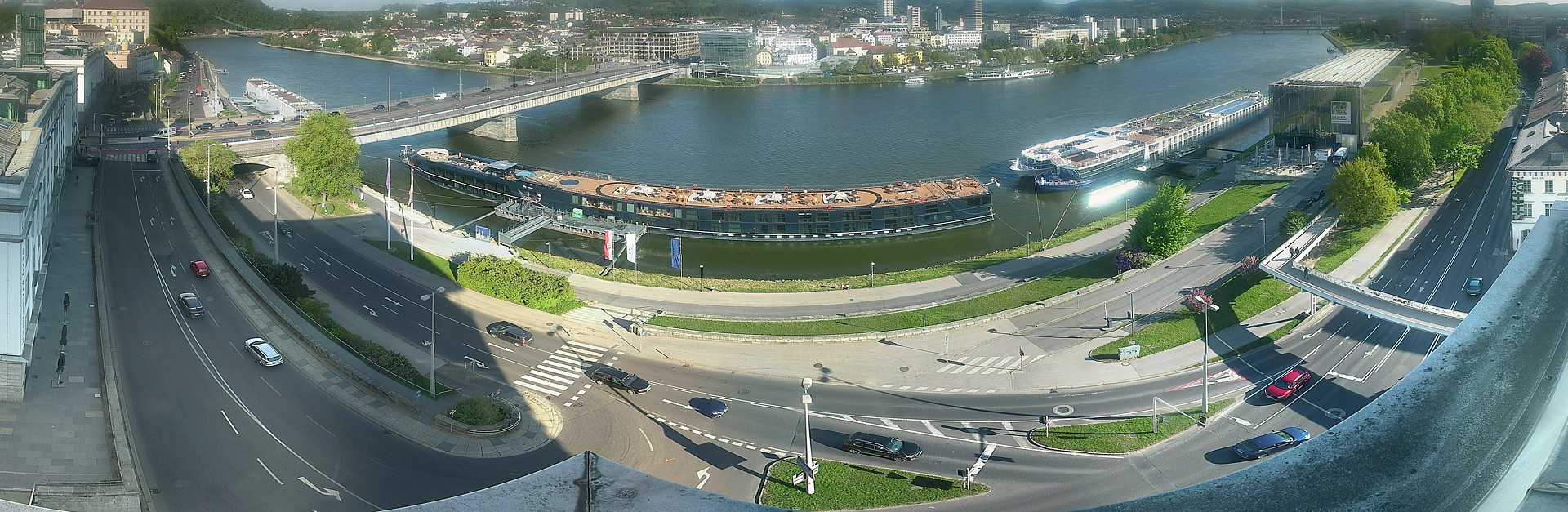 Archiv Foto Webcam Linz: Donaulände und Nibelungenbrücke