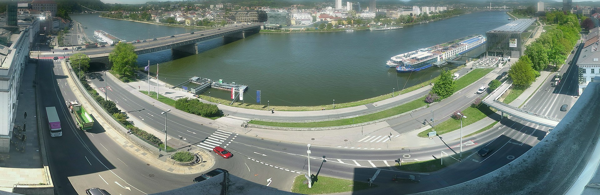Archiv Foto Webcam Linz: Donaulände und Nibelungenbrücke