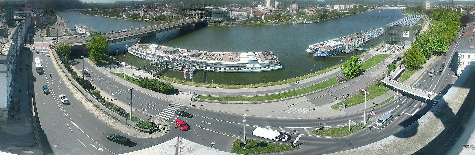 Archiv Foto Webcam Linz: Donaulände und Nibelungenbrücke