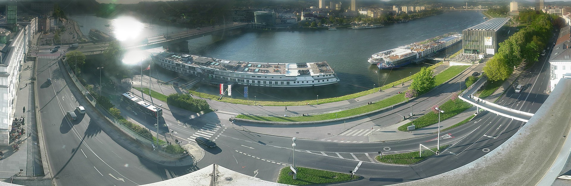 Archiv Foto Webcam Linz: Donaulände und Nibelungenbrücke