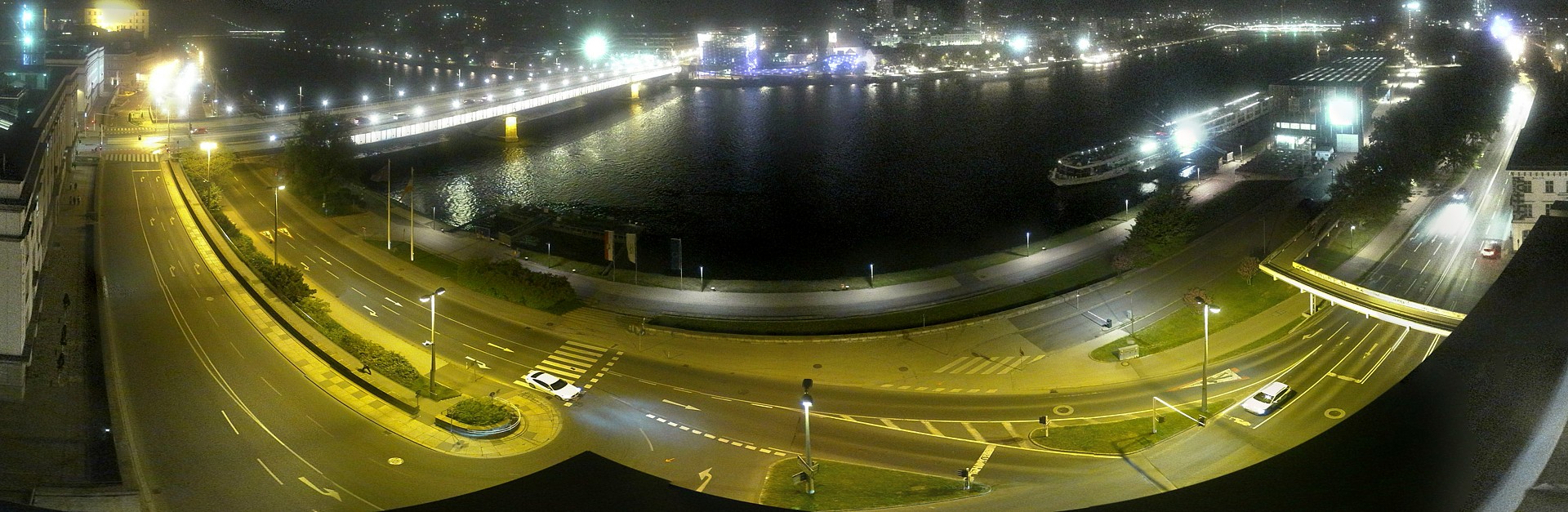 Archiv Foto Webcam Linz: Donaulände und Nibelungenbrücke