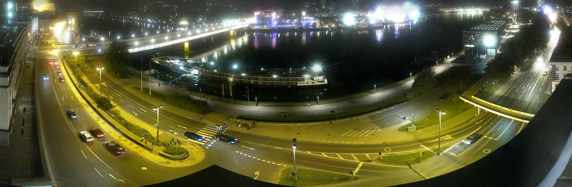 Archiv Foto Webcam Linz: Donaulände und Nibelungenbrücke