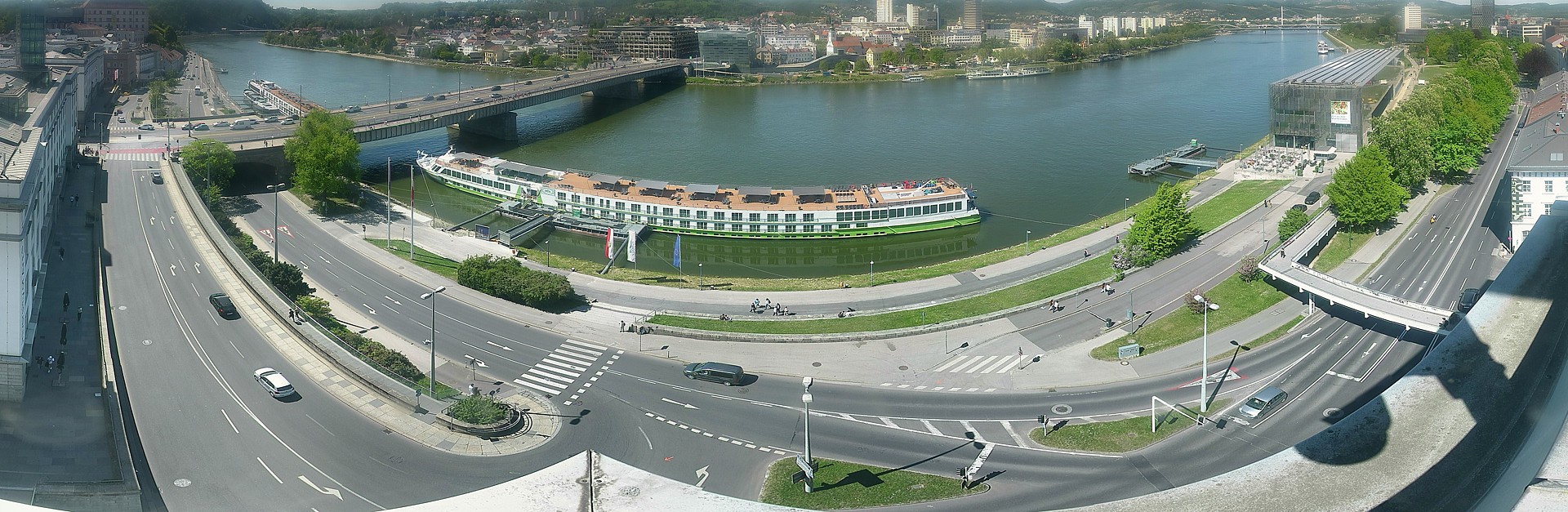 Archiv Foto Webcam Linz: Donaulände und Nibelungenbrücke