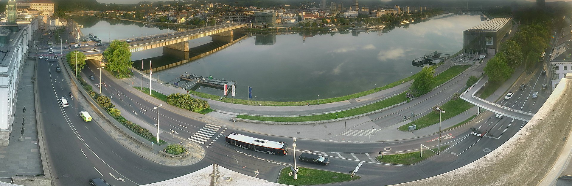 Archiv Foto Webcam Linz: Donaulände und Nibelungenbrücke
