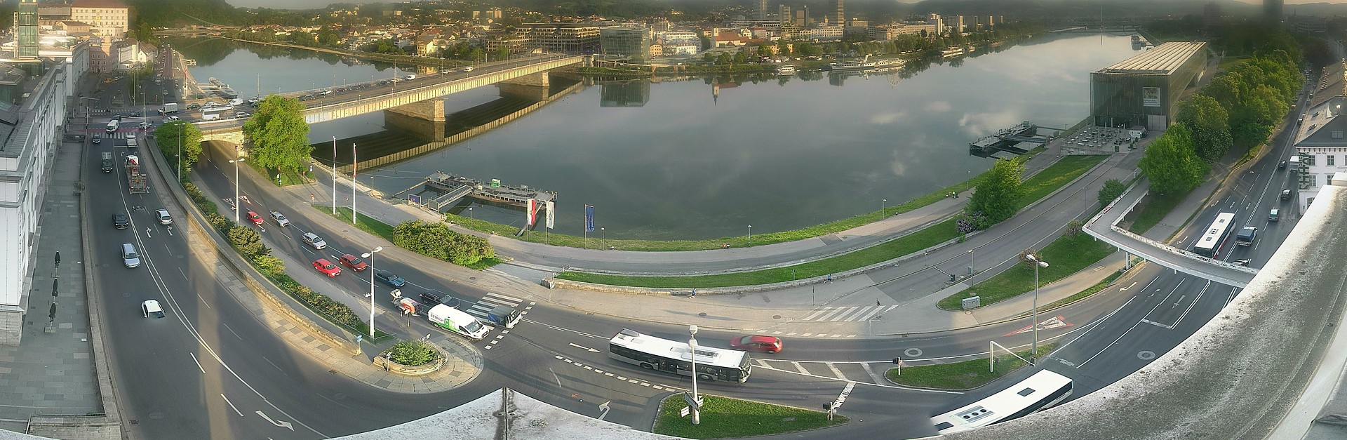 Archiv Foto Webcam Linz: Donaulände und Nibelungenbrücke