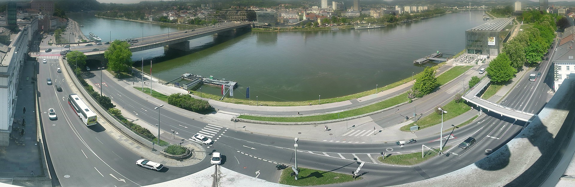 Archiv Foto Webcam Linz: Donaulände und Nibelungenbrücke