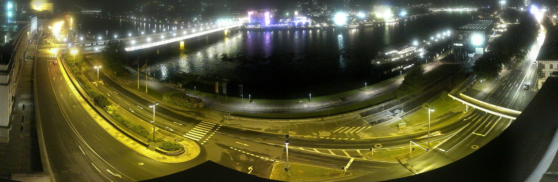 Archived image Webcam Linz: Generali building at the Danube
