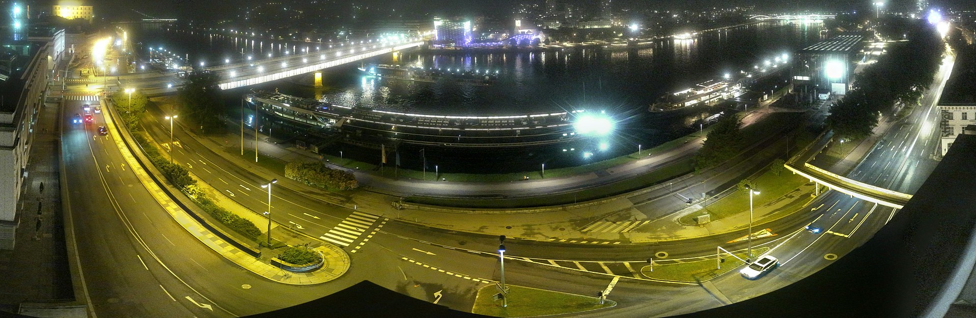 Archiv Foto Webcam Linz: Donaulände und Nibelungenbrücke