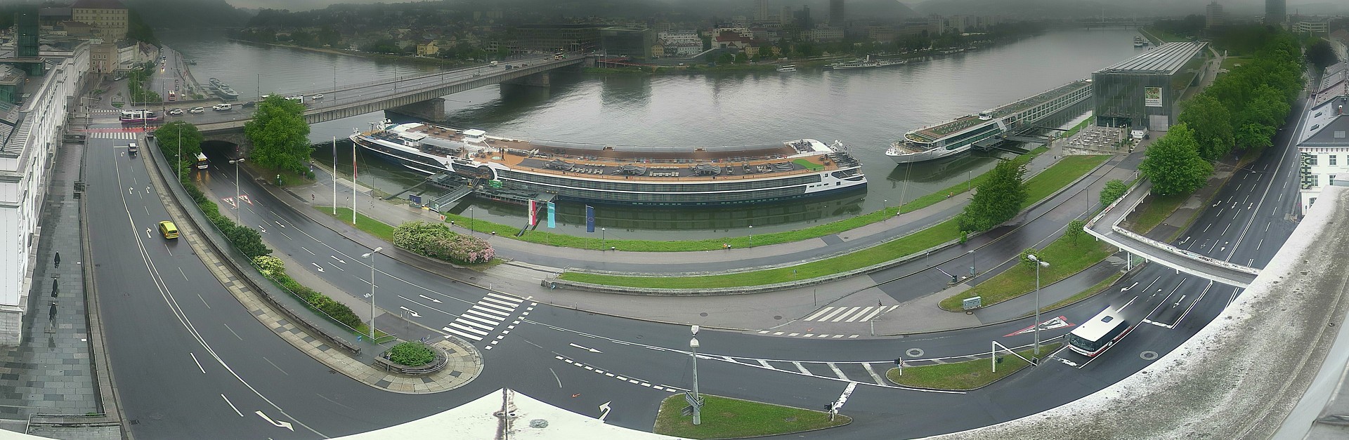 Archiv Foto Webcam Linz: Donaulände und Nibelungenbrücke