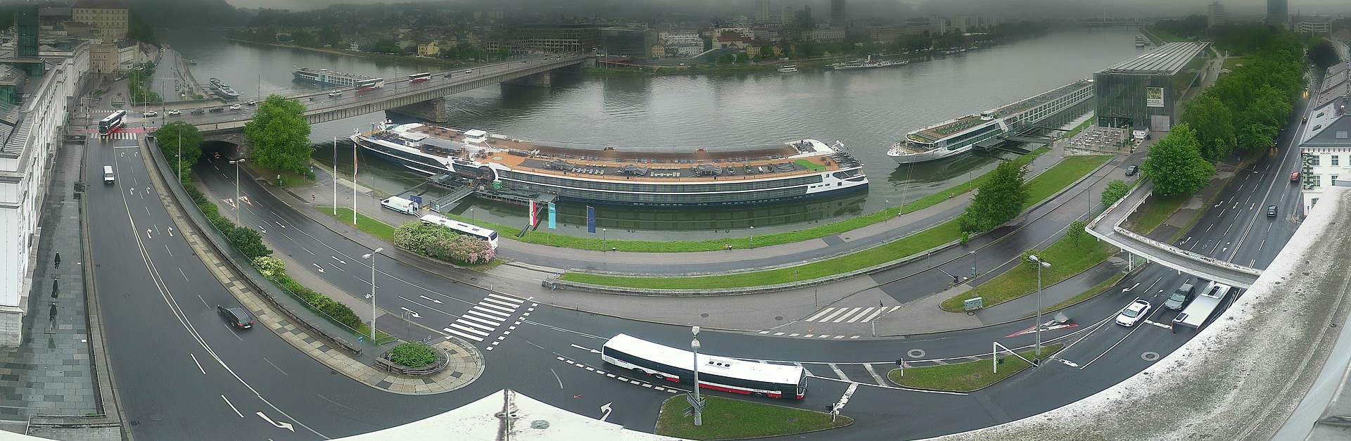 Archiv Foto Webcam Linz: Donaulände und Nibelungenbrücke