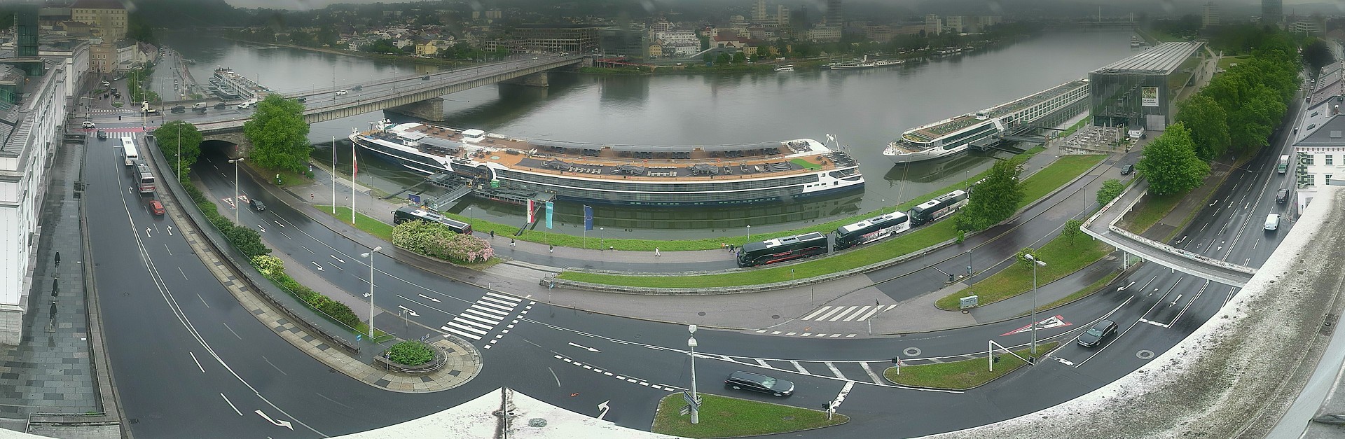 Archiv Foto Webcam Linz: Donaulände und Nibelungenbrücke