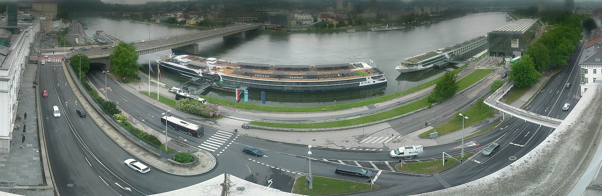 Archiv Foto Webcam Linz: Donaulände und Nibelungenbrücke