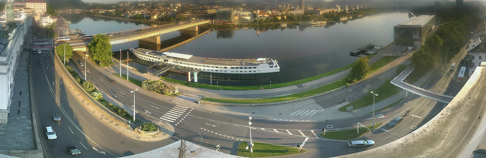 Archiv Foto Webcam Linz: Donaulände und Nibelungenbrücke