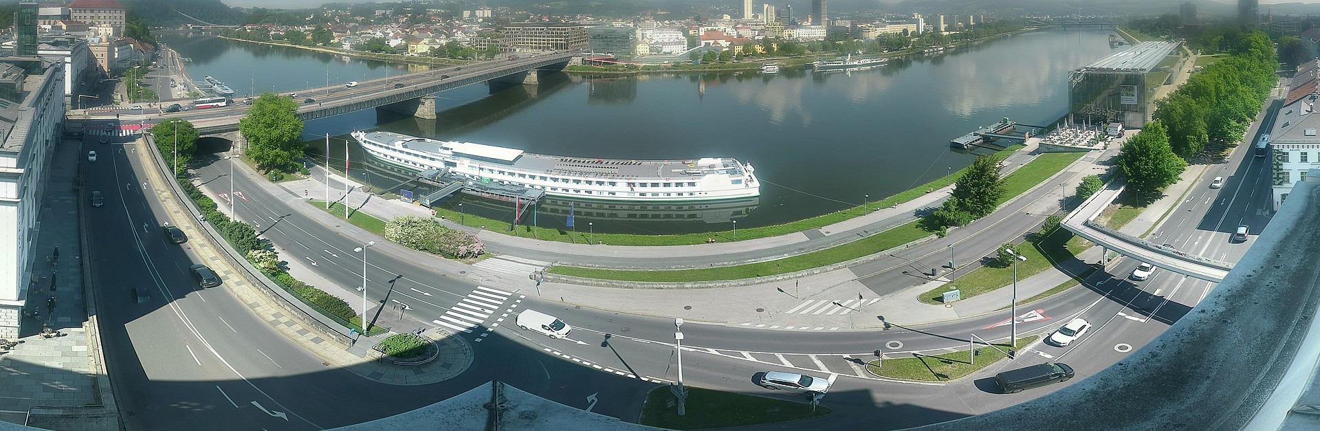 Archiv Foto Webcam Linz: Donaulände und Nibelungenbrücke