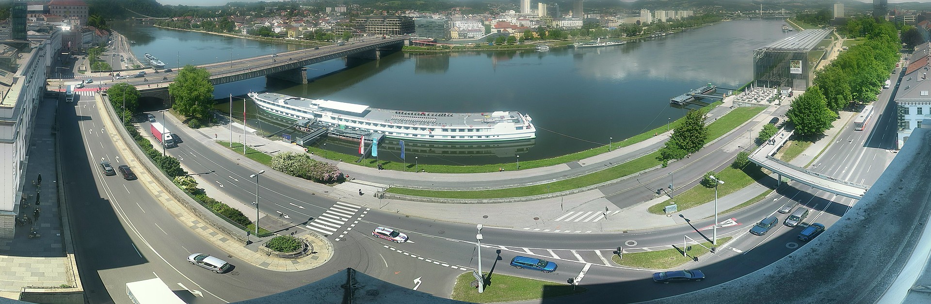 Archiv Foto Webcam Linz: Donaulände und Nibelungenbrücke