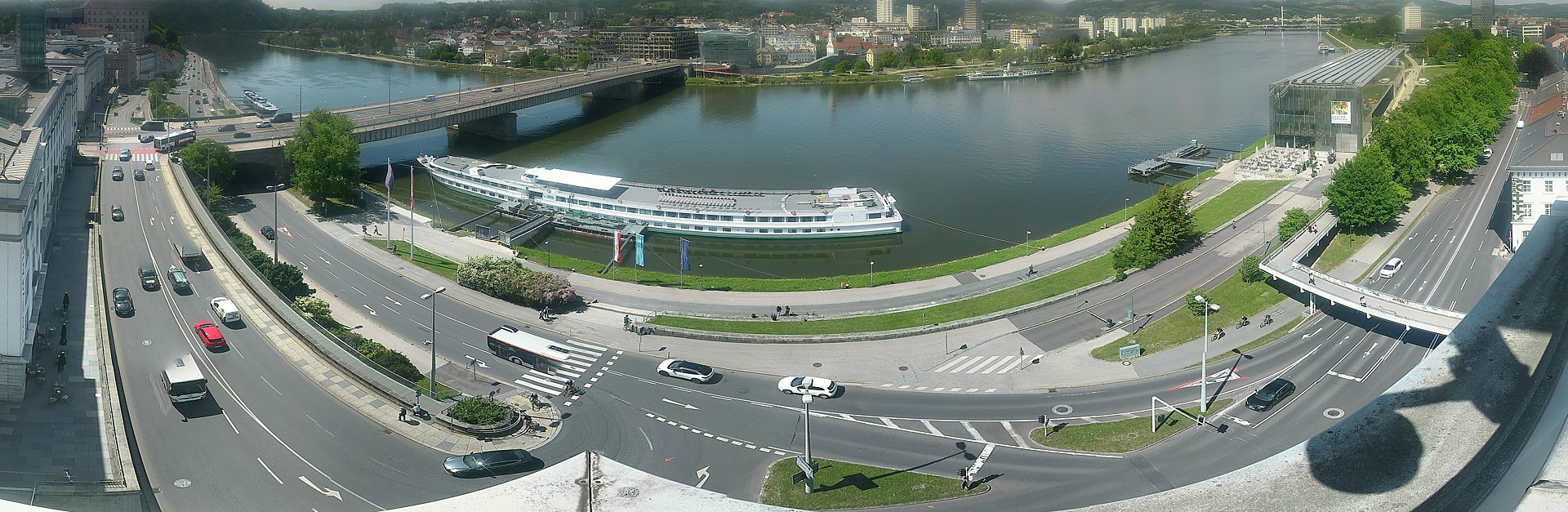 Archiv Foto Webcam Linz: Donaulände und Nibelungenbrücke
