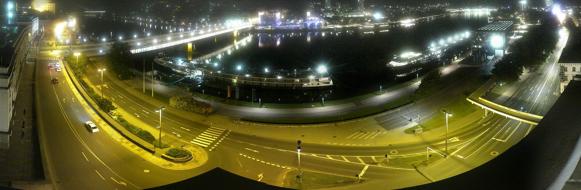 Archiv Foto Webcam Linz: Donaulände und Nibelungenbrücke