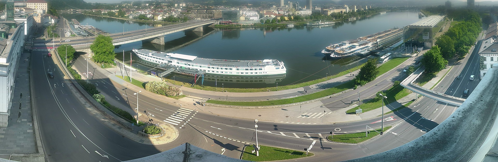 Archiv Foto Webcam Linz: Donaulände und Nibelungenbrücke