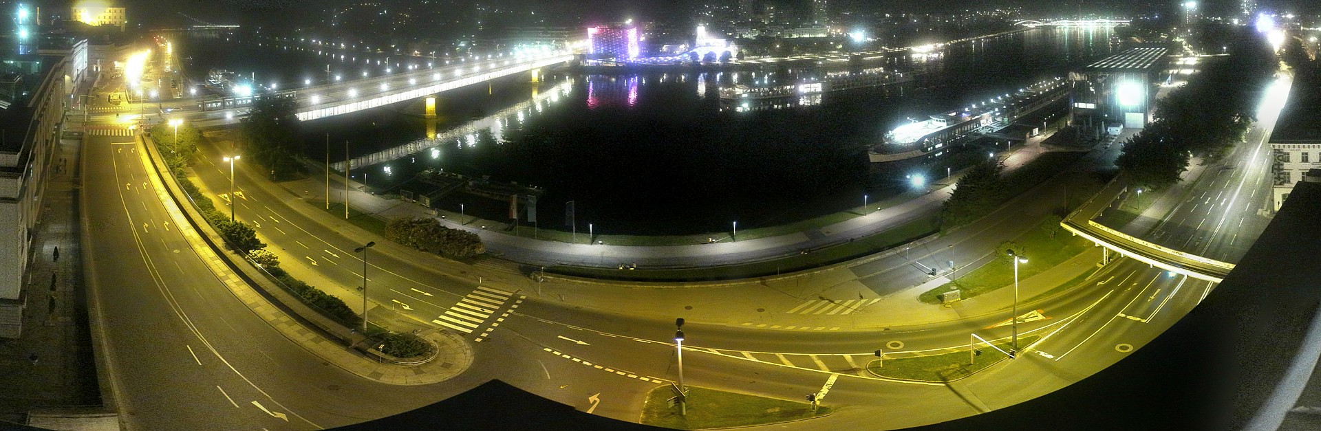 Archiv Foto Webcam Linz: Donaulände und Nibelungenbrücke