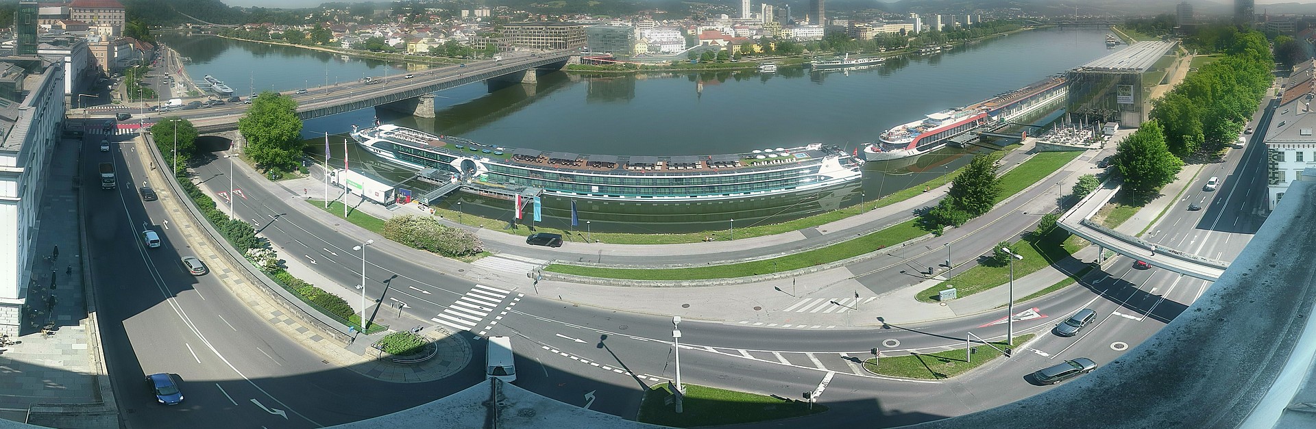 Archiv Foto Webcam Linz: Donaulände und Nibelungenbrücke