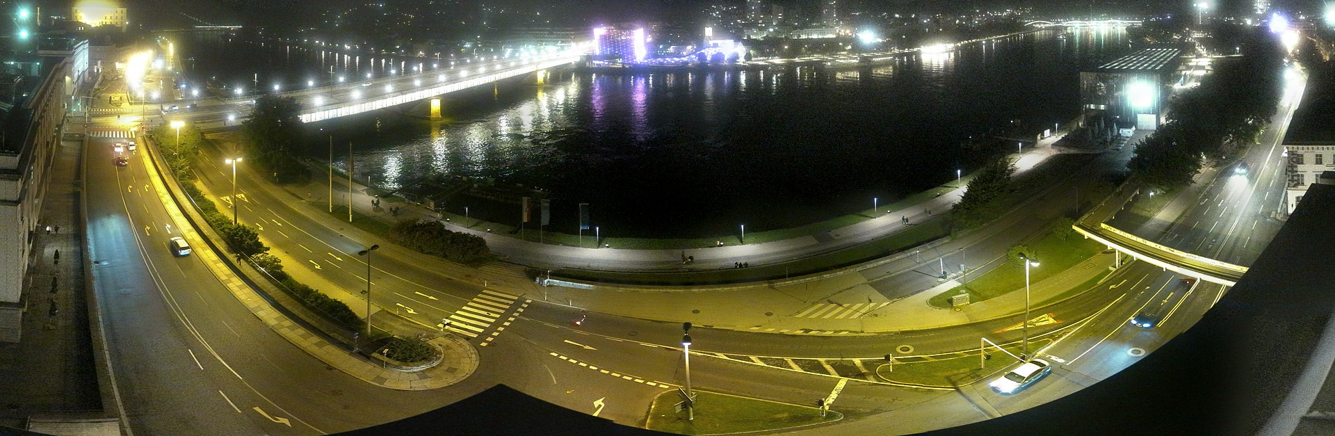 Archived image Webcam Linz: Generali building at the Danube