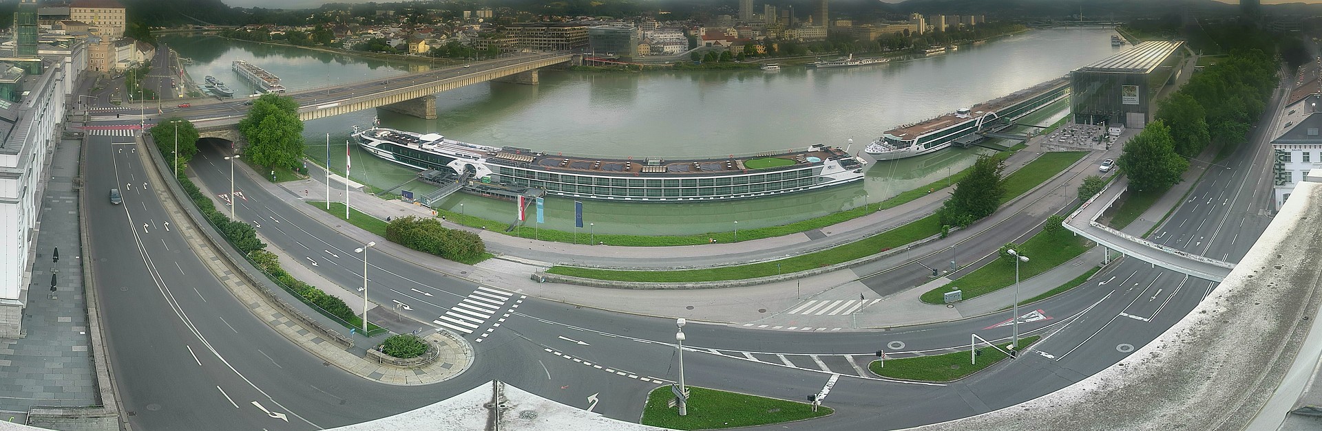 Archiv Foto Webcam Linz: Donaulände und Nibelungenbrücke