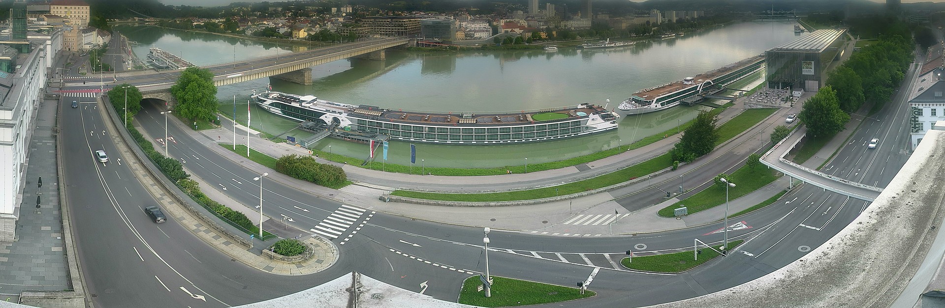 Archiv Foto Webcam Linz: Donaulände und Nibelungenbrücke