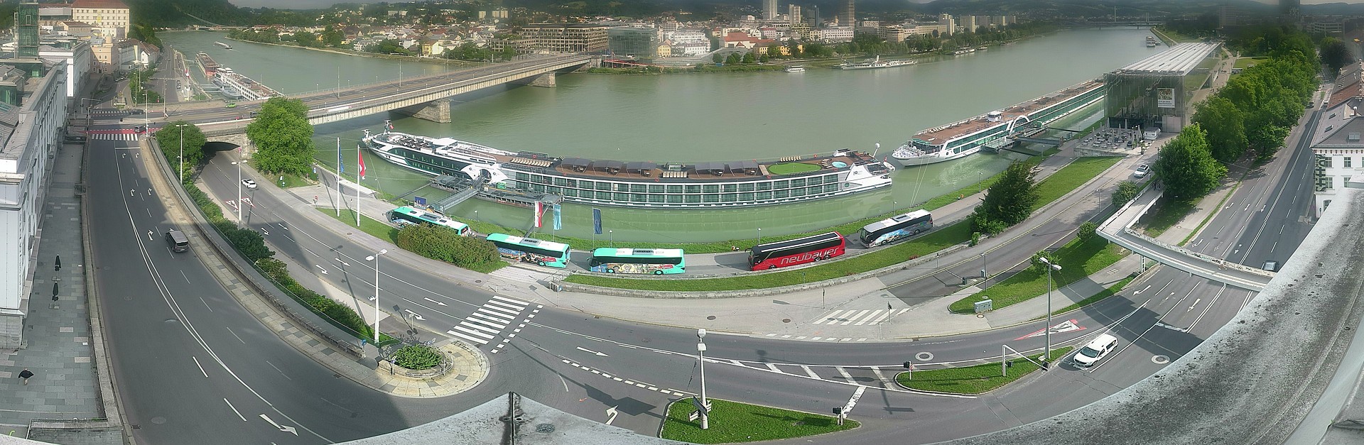 Archiv Foto Webcam Linz: Donaulände und Nibelungenbrücke