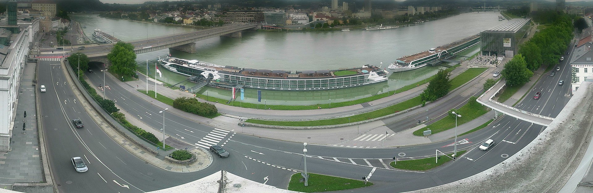 Archiv Foto Webcam Linz: Donaulände und Nibelungenbrücke