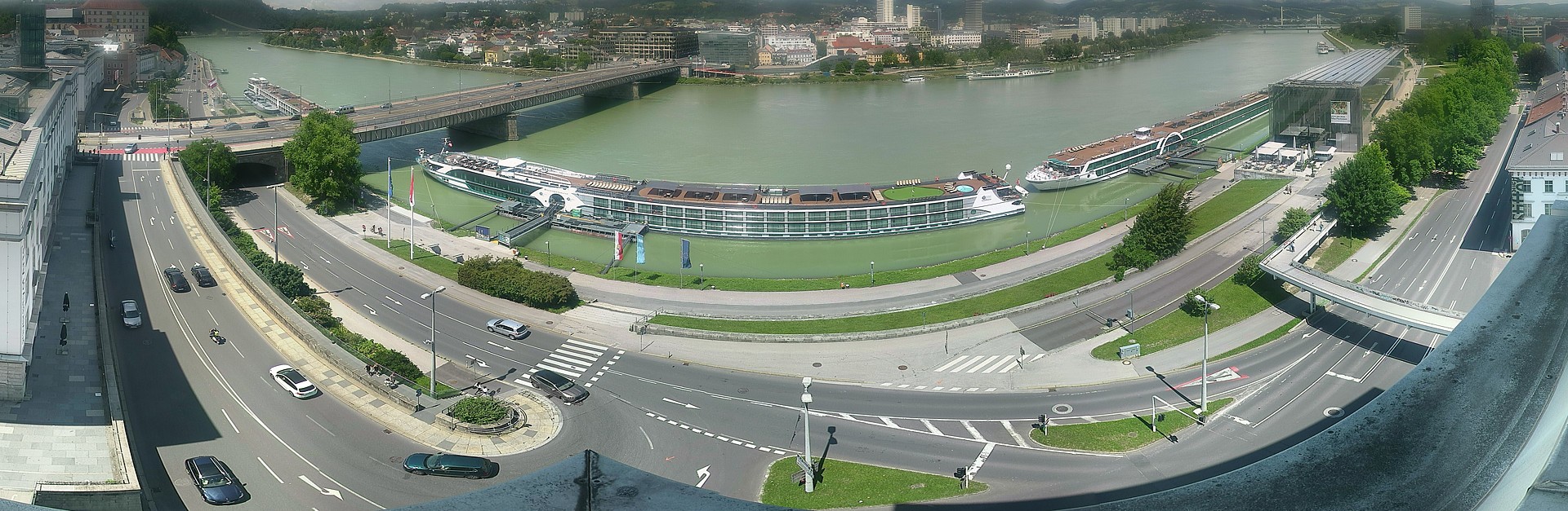 Archiv Foto Webcam Linz: Donaulände und Nibelungenbrücke