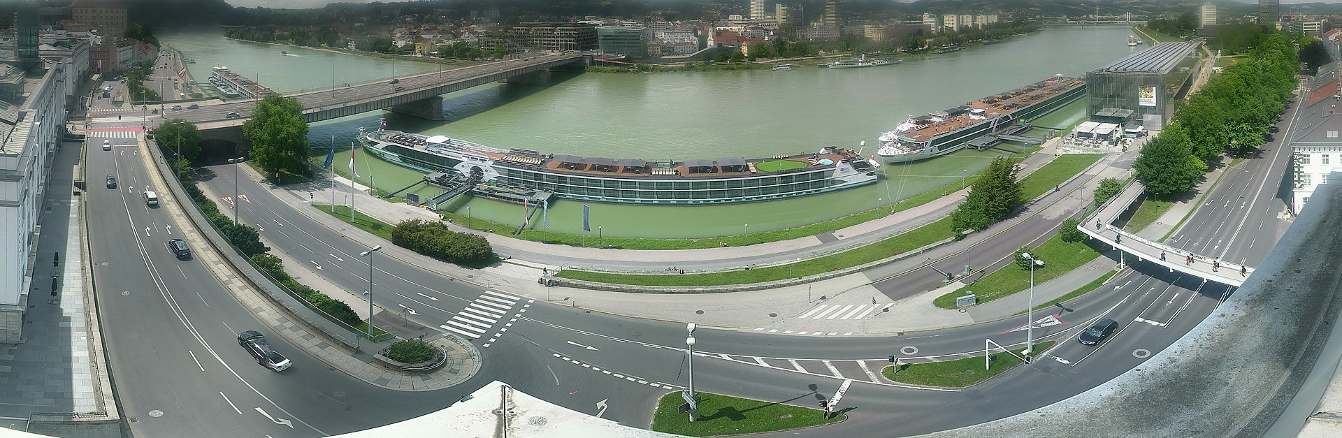 Archiv Foto Webcam Linz: Donaulände und Nibelungenbrücke