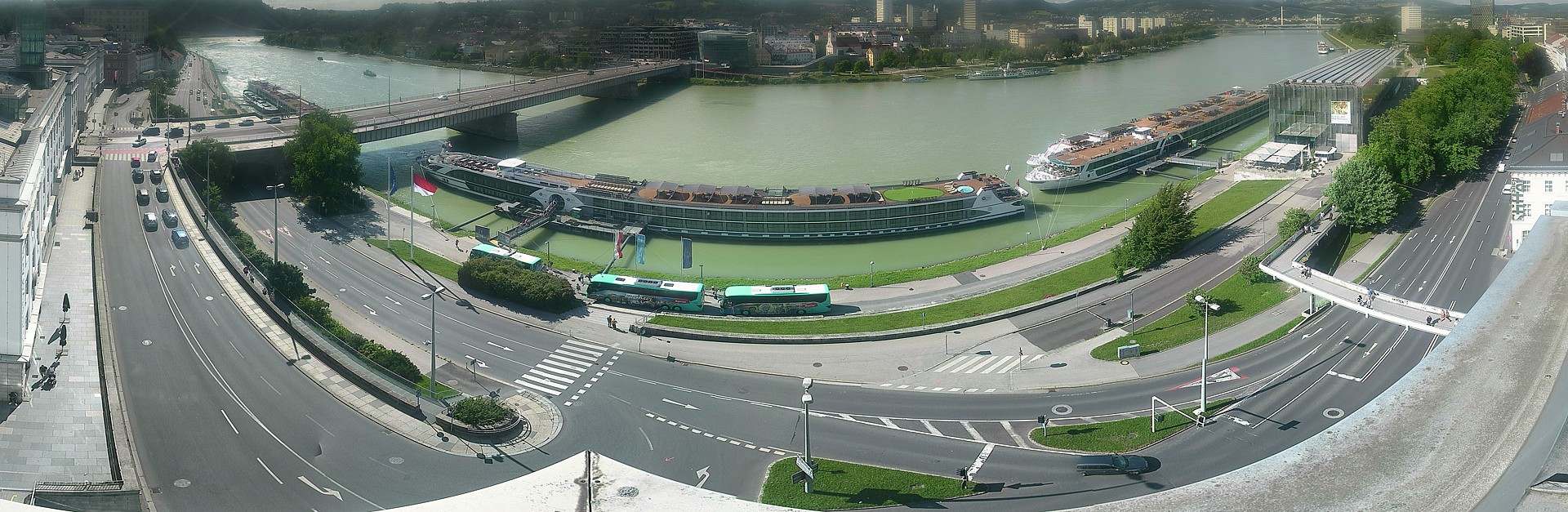 Archiv Foto Webcam Linz: Donaulände und Nibelungenbrücke