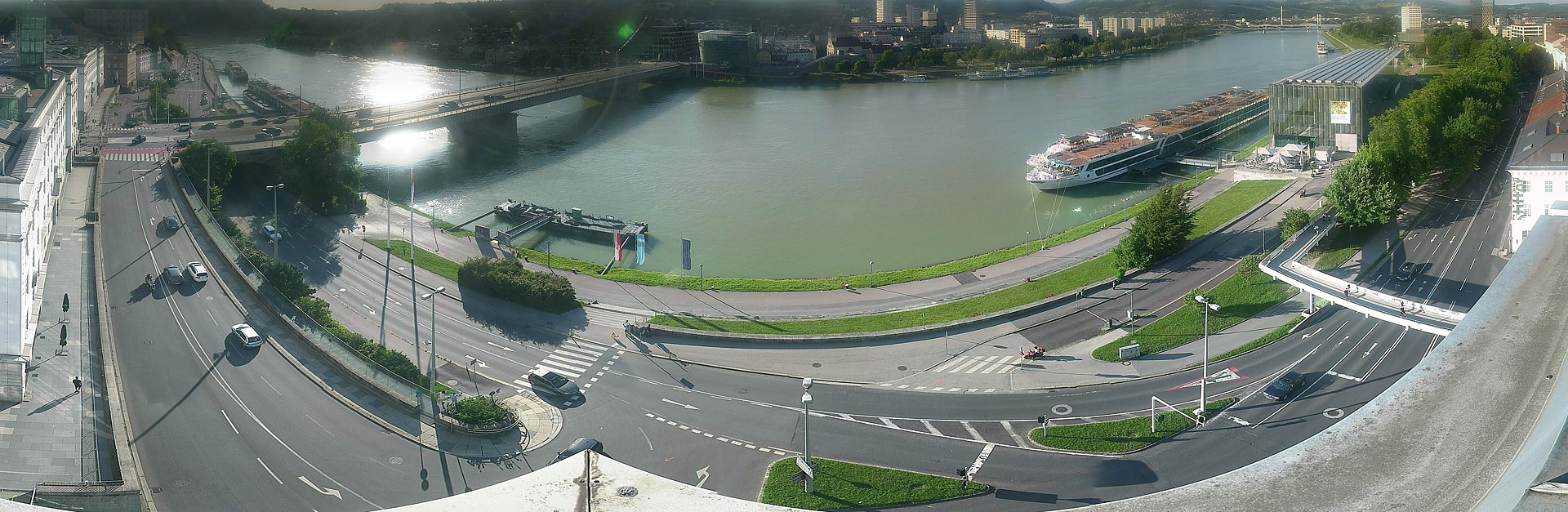 Archiv Foto Webcam Linz: Donaulände und Nibelungenbrücke