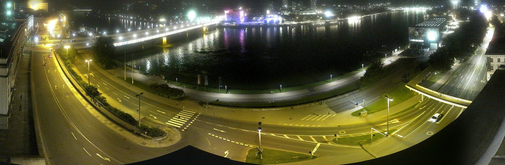 Archiv Foto Webcam Linz: Donaulände und Nibelungenbrücke