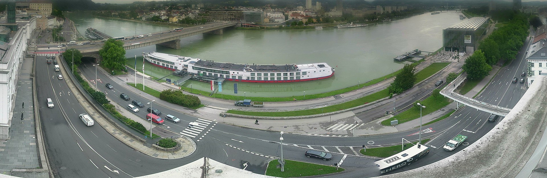 Archiv Foto Webcam Linz: Donaulände und Nibelungenbrücke